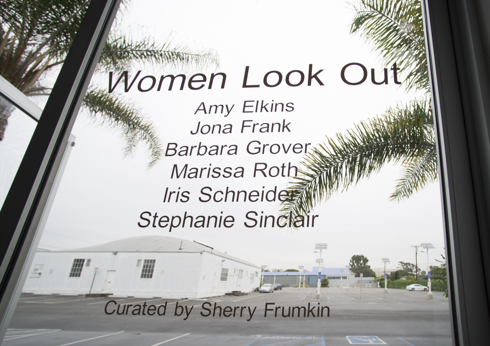 Women-Look-Out_01